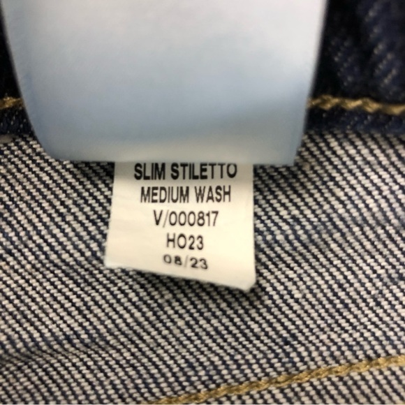 Banana Republic NWT straight leg medium wash jeans 35 x 30 split leg womens - Picture 4 of 14